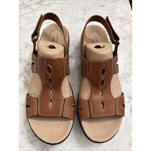 Clarks Collection Womens Soft Cushion Tan Adjustable Strappy Size 9 Sandal
